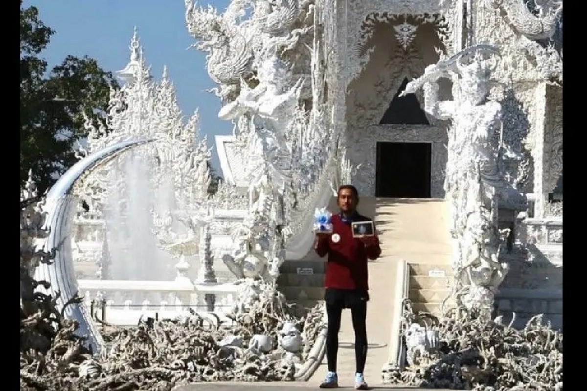อ.เฉลิมชัยมอบเหรียญพระพิฆเนศ บวกเงินล้านสมทบตูน