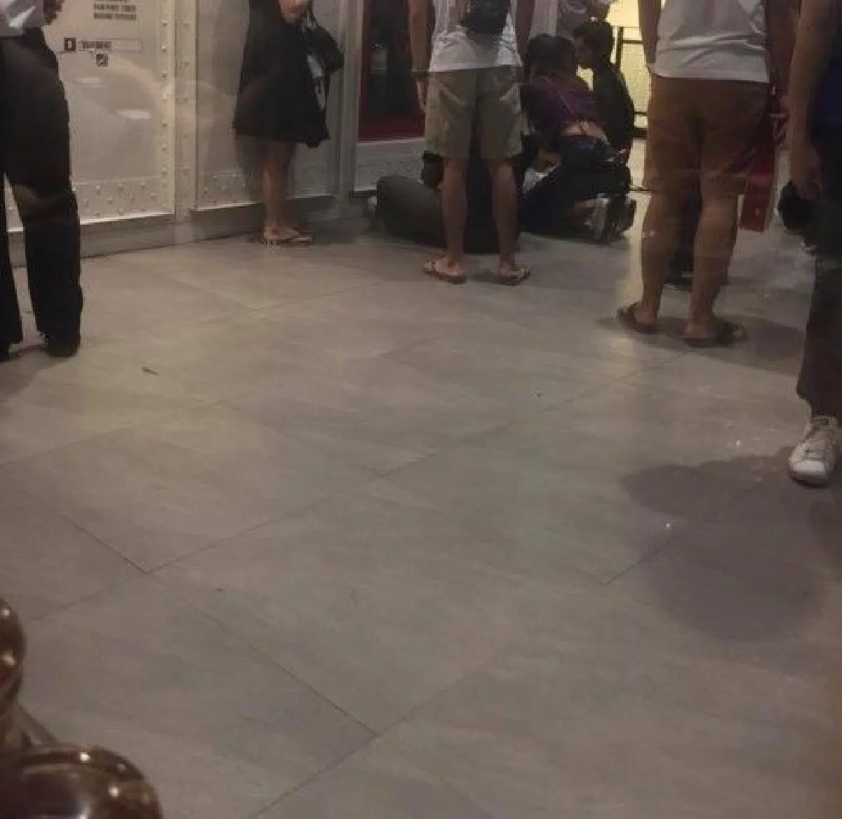 น้ำใจงาม! 2 สาวรายการดังช่วย เข้าช่วยสาวเกาหลีเป็นลมในห้าง