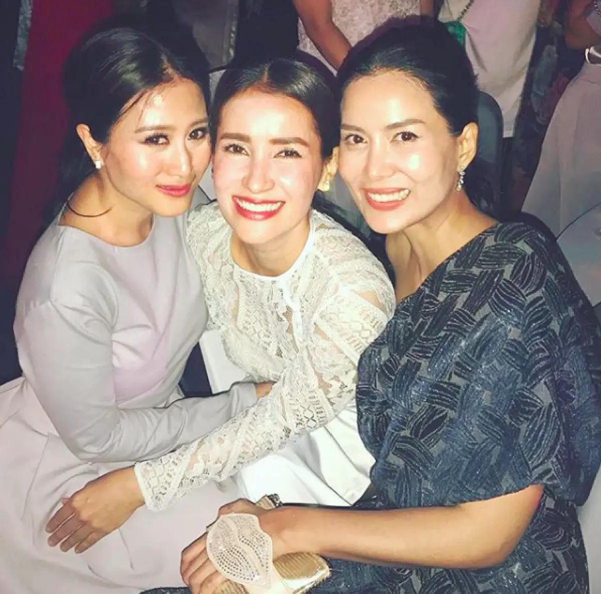 รวมตัวเหล่าพระเอกนางเอก คนบันเทิงร่วมเป็นสักขีพยานในงานแต่ง “ป๊อก-มาร์กี้”