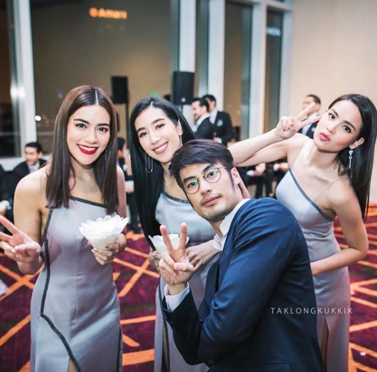 รวมตัวเหล่าพระเอกนางเอก คนบันเทิงร่วมเป็นสักขีพยานในงานแต่ง “ป๊อก-มาร์กี้”
