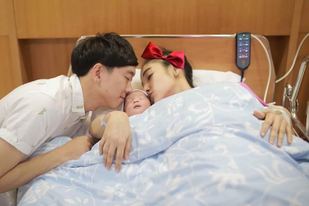 รวมคุณแม่คนบันเทิงป้ายแดงแห่งปี 2560