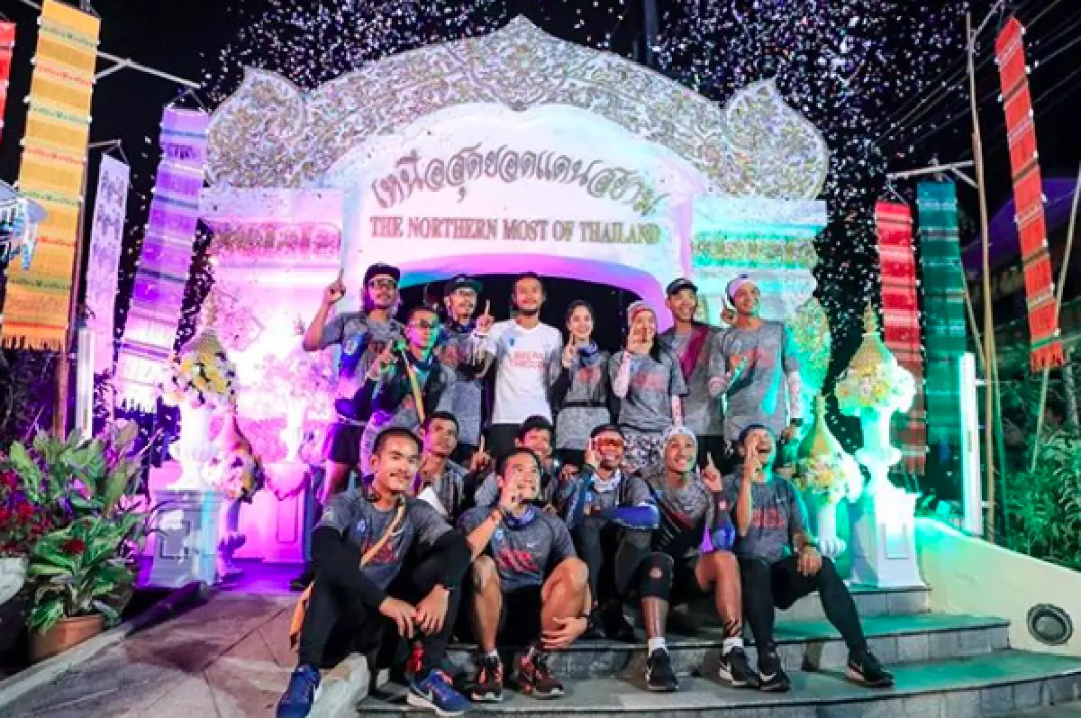 “คนไทยคนแรกที่วิ่งจากใต้สุดสู่เหนือสุดของประเทศไทย”.. “THAILAND RECORDS” มอบโล่ประกาศนียบัตรให้ “ตูน”