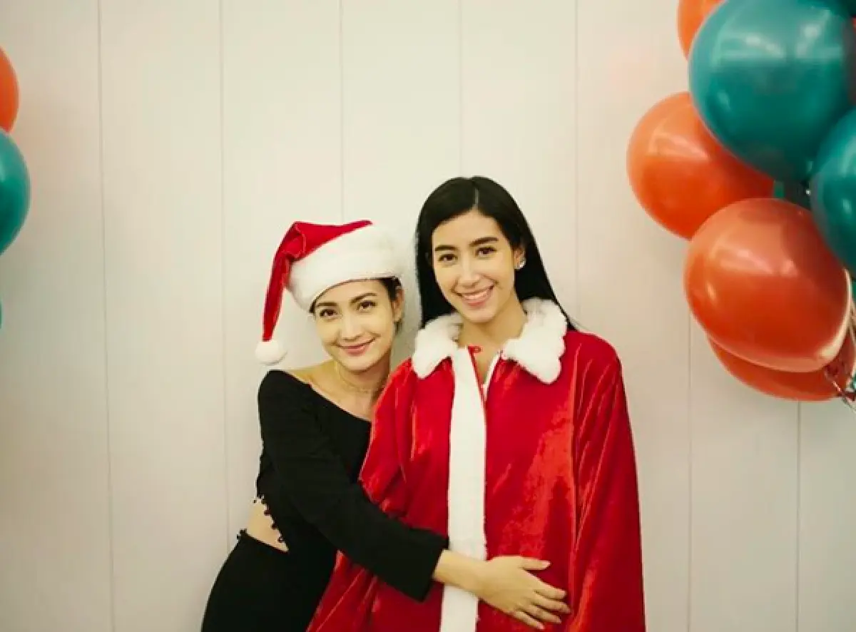 “ใหม่” เปิดบ้านฉลองเทศกาลวันคริสต์มาส “มิ้นต์-แต้ว” พาหวานใจร่วมแจมร่วมแจม