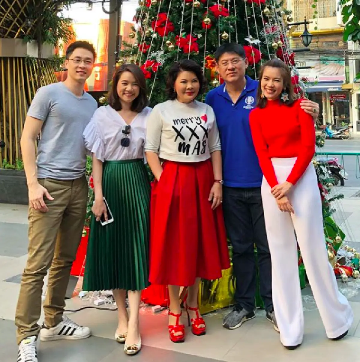 “สรยุทธ” ฉลองเทศกาลคริสต์มาสกับ “ไบรท์-ไก่-เซน” ตามประสาคนคอข่าว อย่างอบอุ่น