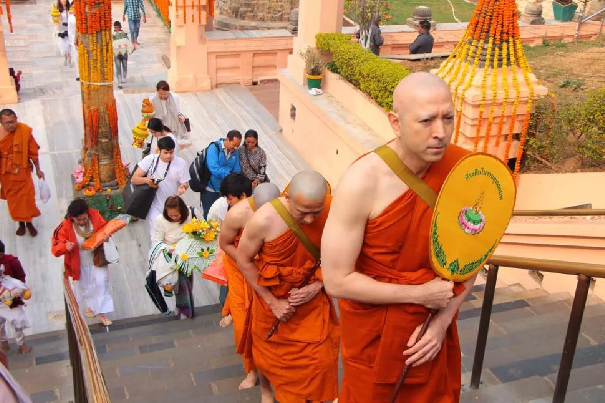 "แซม ยุรนันท์” ปลงผมบวช! เข้าสู่ร่มกาสาวพัสตร์ ณ ดินแดนพุทธคยา