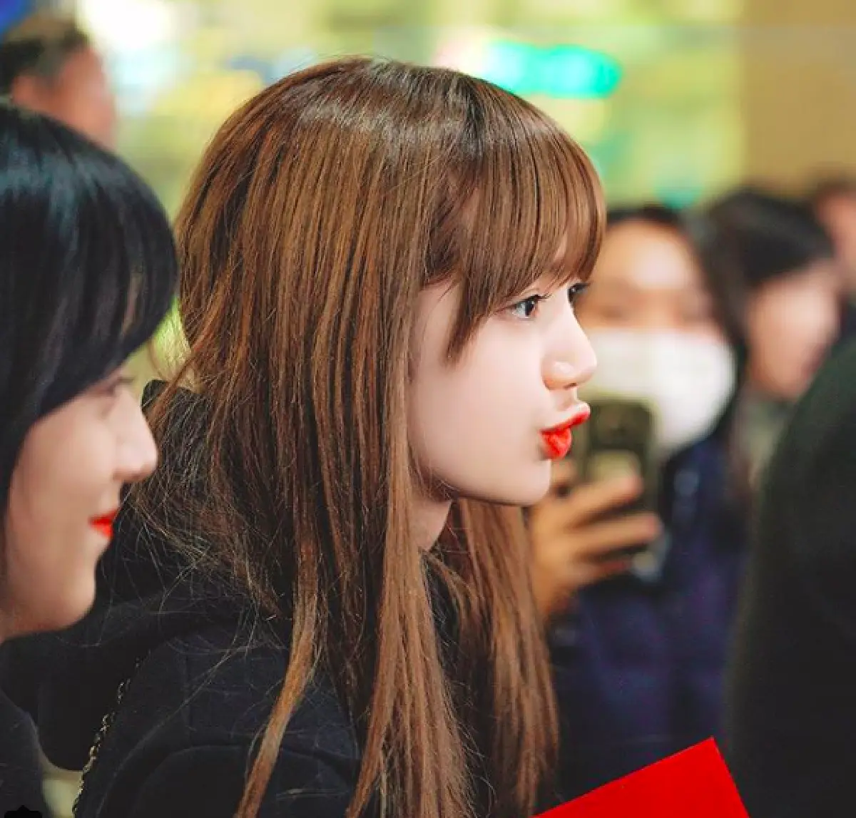 ส่อง 10 ภาพ “ลิซ่า ลลิสา” สาวไทยที่ติดอันดับสาวหน้าสวยที่สุดในโลก มา 2 ปีซ้อน