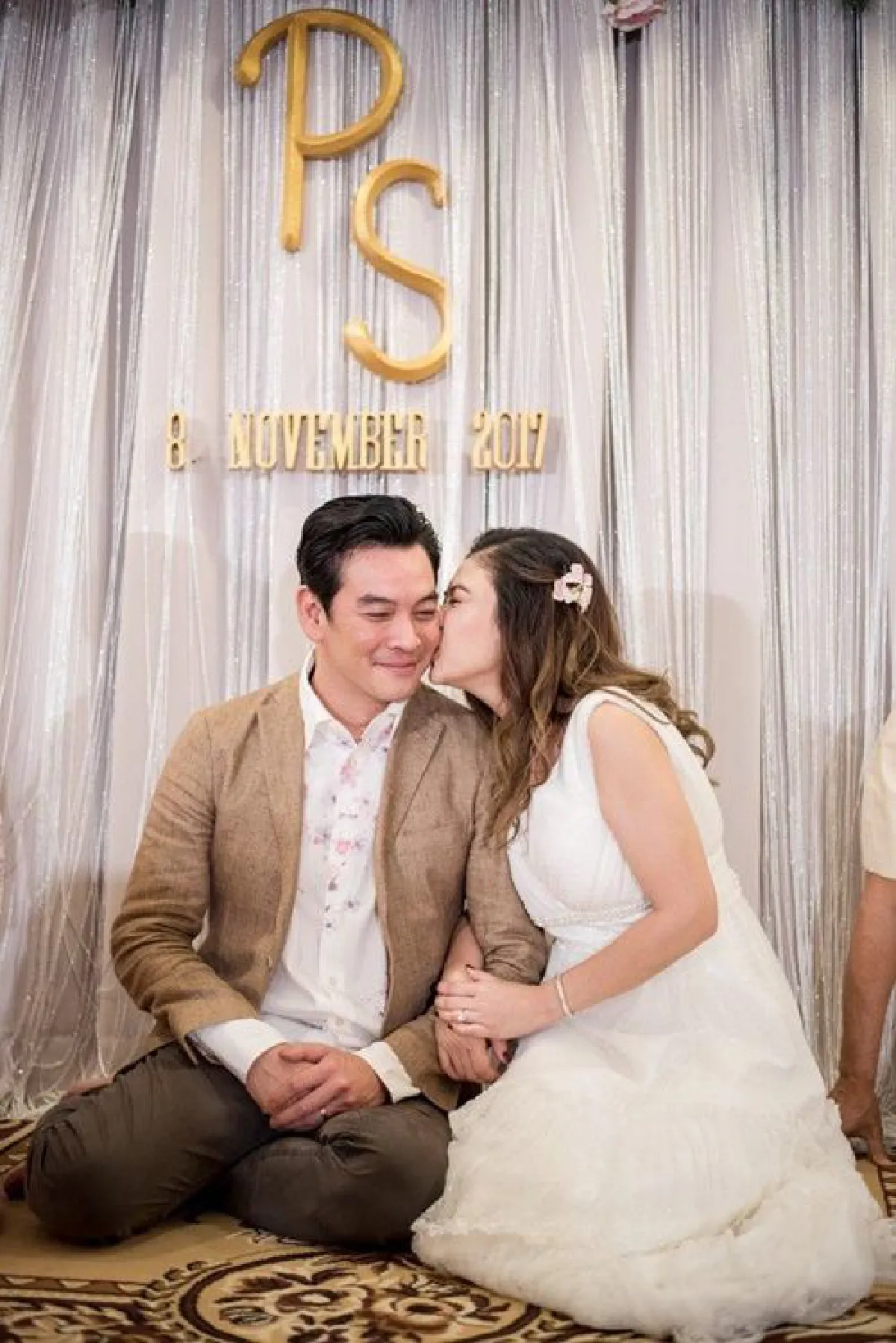 รวมลิสต์คนบันเทิงสละโสด จูงมือหวานใจเข้าสู่ประตูวิวาห์ ในปี 2560