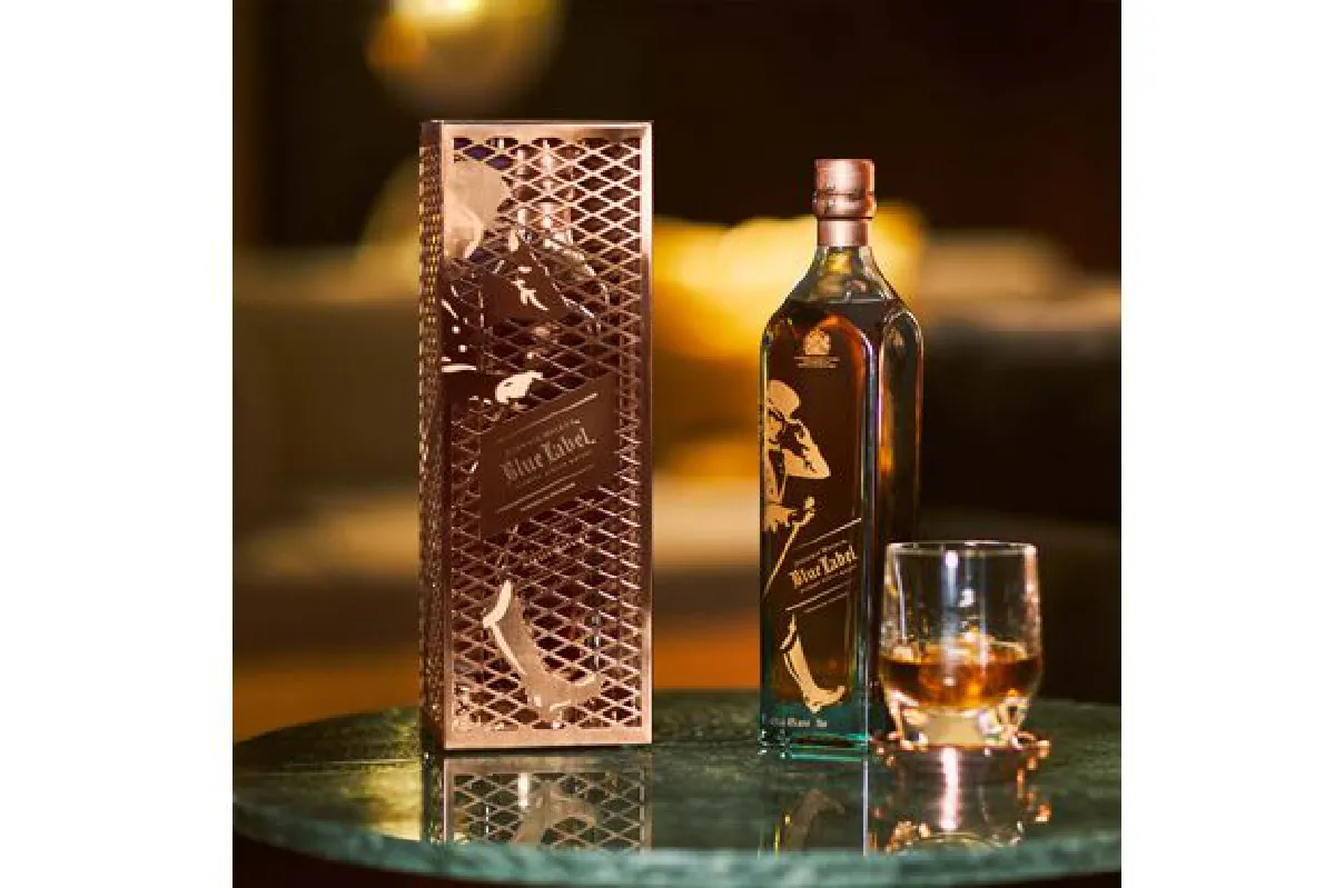 จอห์นนี่ วอล์กเกอร์ เปิดตัวลิมิเต็ดเอดิชั่น รุ่นล่าสุด "จอห์นนี่ วอล์กเกอร์ บลู เลเบิ้ล แคปซูล ซีรีย์" ผลงานการออกแบบของ ทอม ดิกซัน นักออกแบบไฟแรงชื่อดังระดับโลก