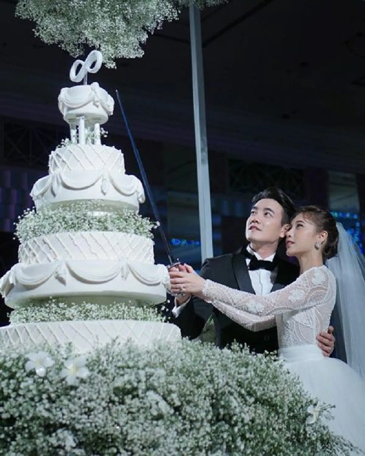 รวมลิสต์คนบันเทิงสละโสด จูงมือหวานใจเข้าสู่ประตูวิวาห์ ในปี 2560