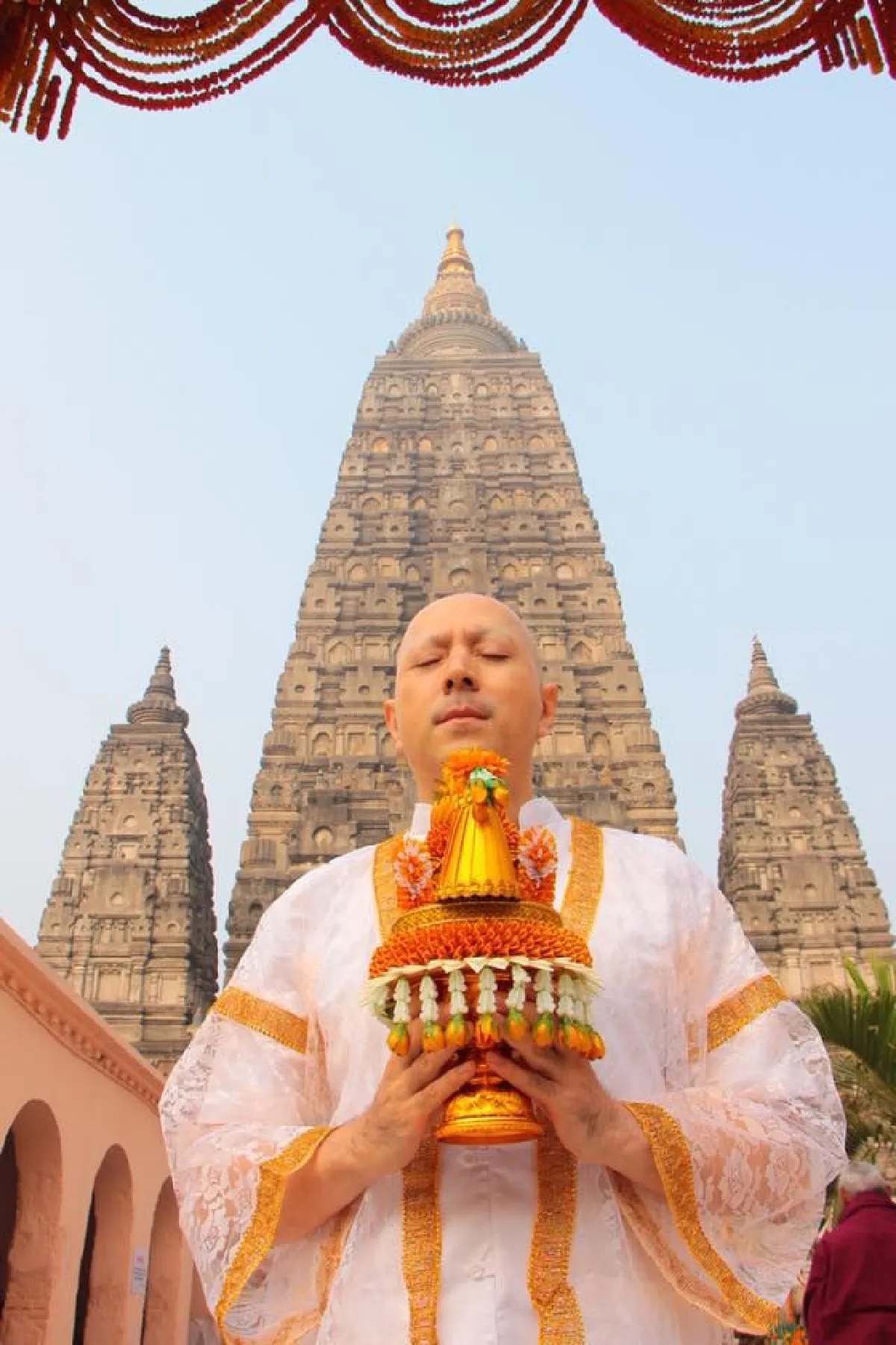 "แซม ยุรนันท์” ปลงผมบวช! เข้าสู่ร่มกาสาวพัสตร์ ณ ดินแดนพุทธคยา