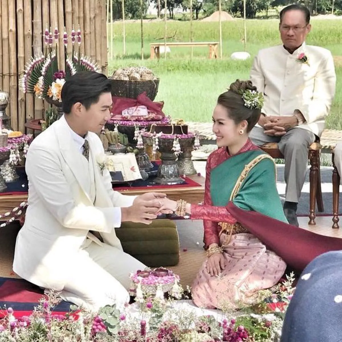 รวมลิสต์คนบันเทิงสละโสด จูงมือหวานใจเข้าสู่ประตูวิวาห์ ในปี 2560