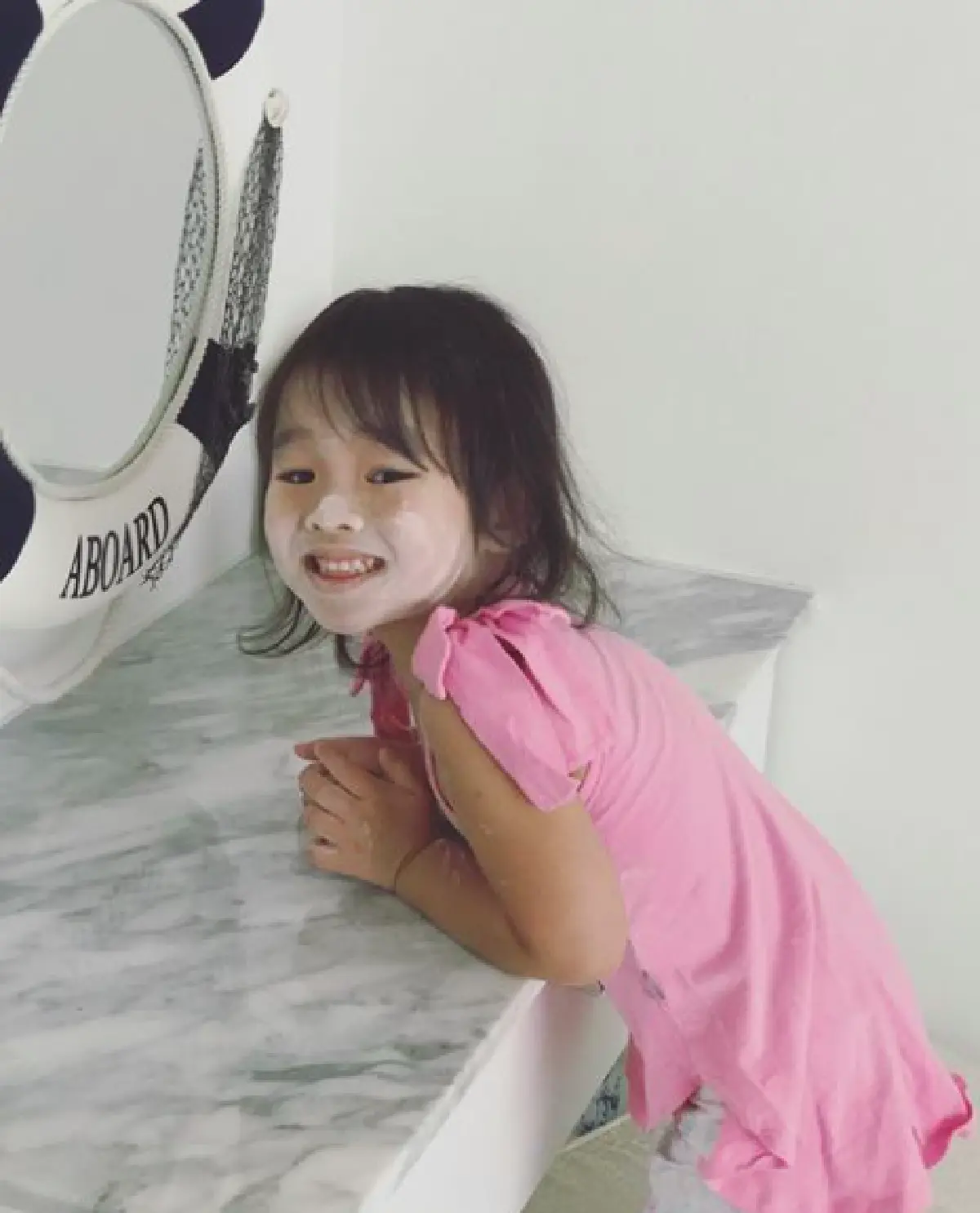 โมเมนต์น่ารัก เมื่อ “แอฟ” เผลอปล่อย "น้องปีใหม่” ไว้คนเดียว