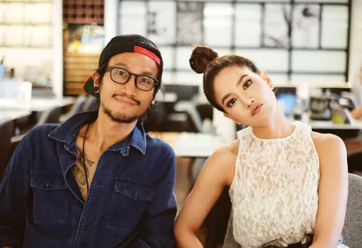 "ก้อย" ควง "ตูน” ฉลองปีใหม่พร้อมหน้ากับครอบครัว