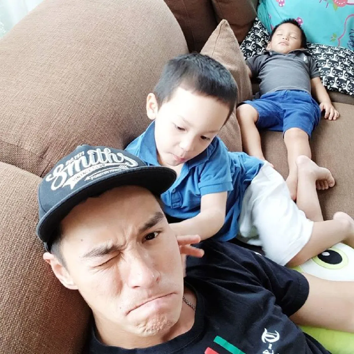 "จะมีความสุขกว่านี้ถ้ามีลูกๆอยู่ด้วย" ปีเตอร์ คอร์ป เป่าเค้กฉลองวันเกิดเรียบง่าย