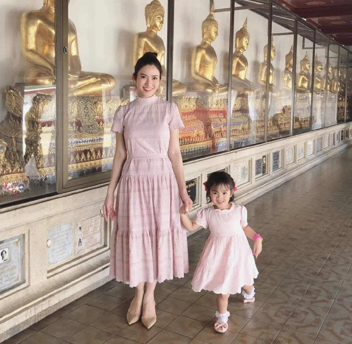 คุณแม่แอฟ แท็กทีม คุณย่า ทำบุญเลี้ยงพระในวันเกิดน้องปีใหม่ 3 ขวบแล้ว