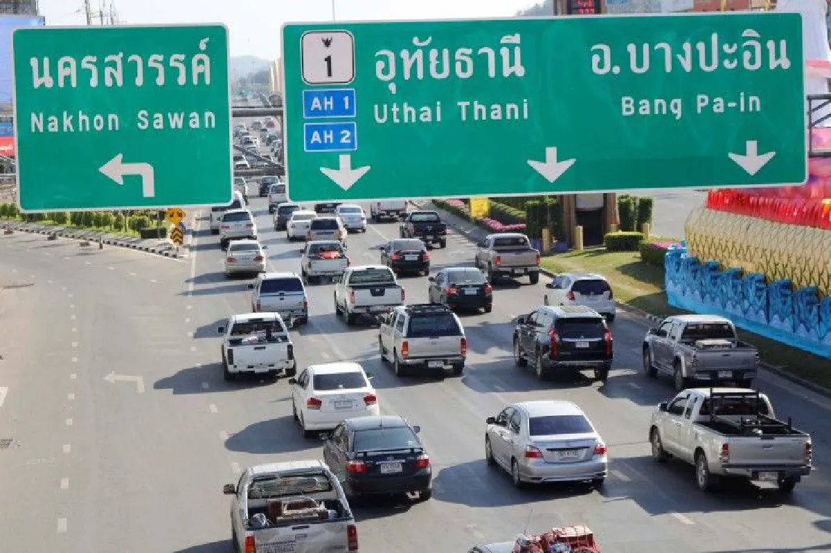 ปากน้ำโพจราจรหนาแน่นรองรับคนเดินทางกลับหยุดปีใหม่
