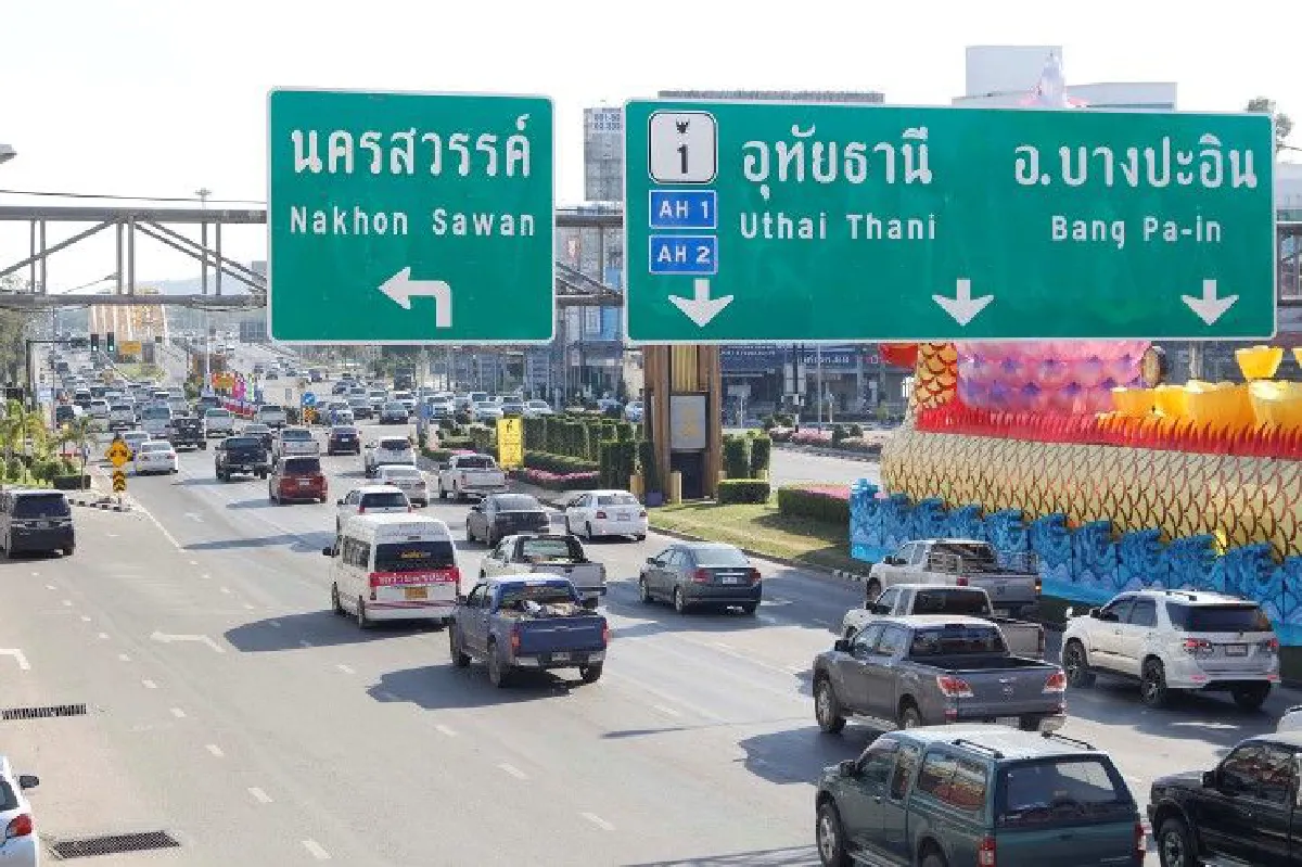 ปากน้ำโพจราจรหนาแน่นรองรับคนเดินทางกลับหยุดปีใหม่