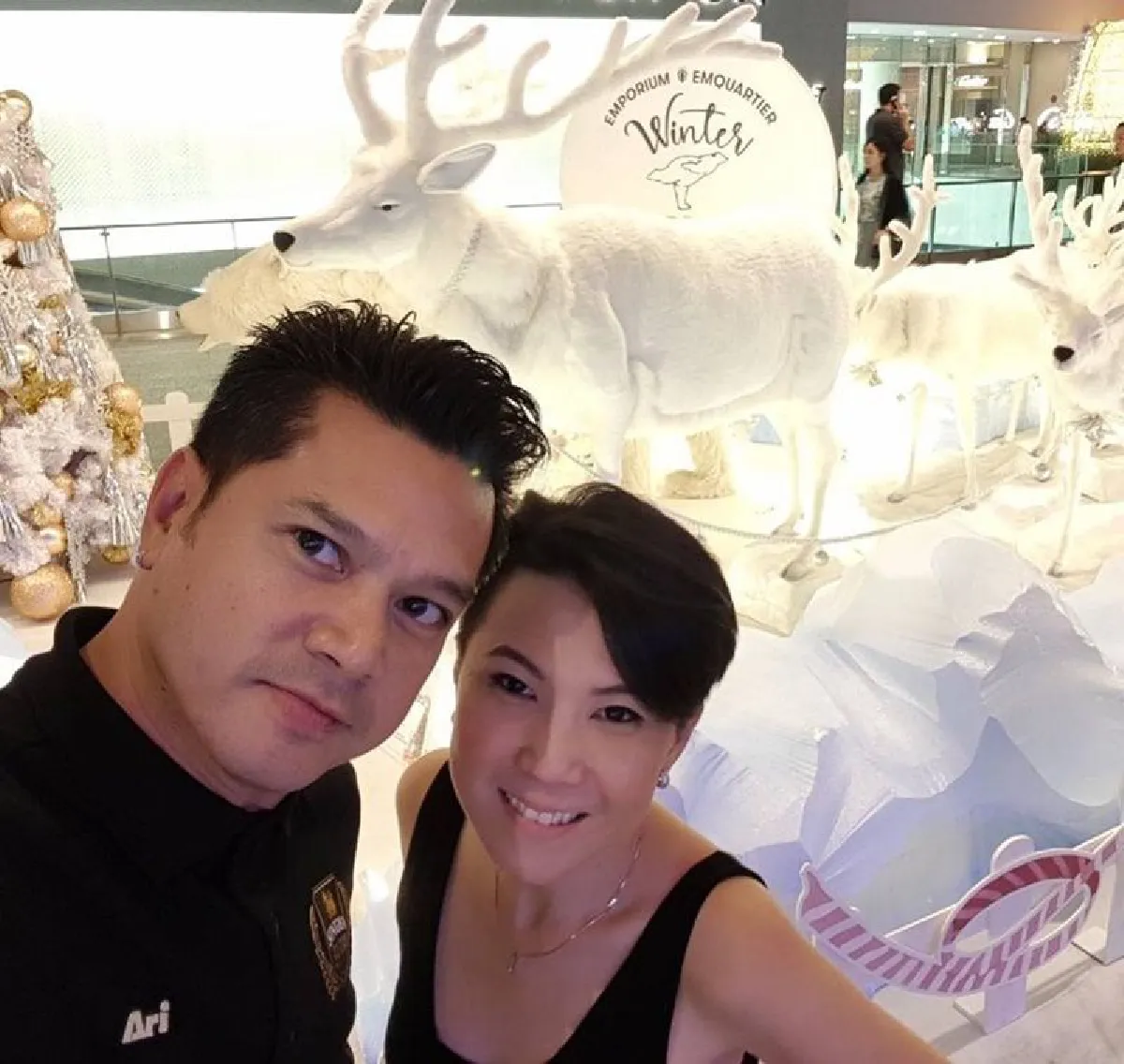 โหมดมุ้งมิ้งก็มี! เต๋า สมชาย โชว์หวานจุ๊บปากภรรยากลางสิงคโปร์