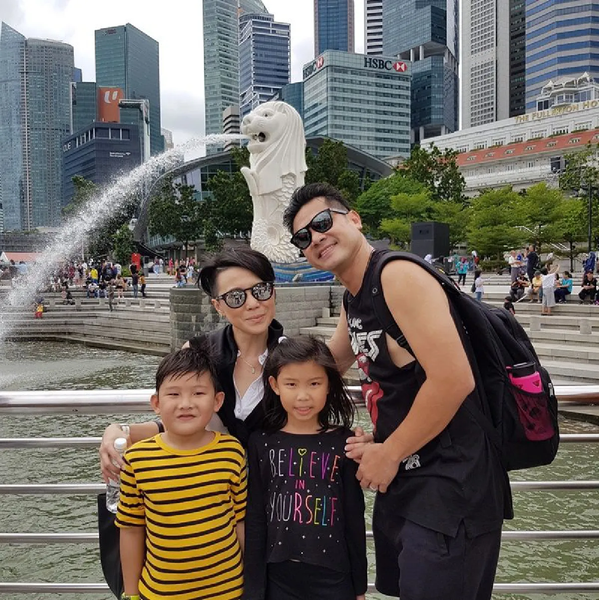 โหมดมุ้งมิ้งก็มี! เต๋า สมชาย โชว์หวานจุ๊บปากภรรยากลางสิงคโปร์