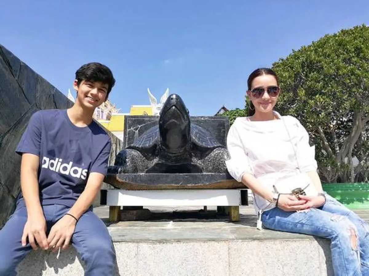 คู่รักสายบุญ! ศรราม-นิโคล พาน้องทิกเกอร์ไหว้พระขอพรปีใหม่ 2561