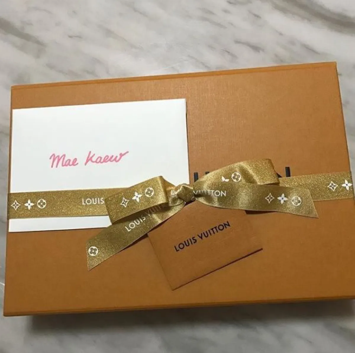 ฟินถ้วนหน้า! ญาญ่า บุกบ้าน ณเดชน์ นำของขวัญปีใหม่ให้คุณแม่