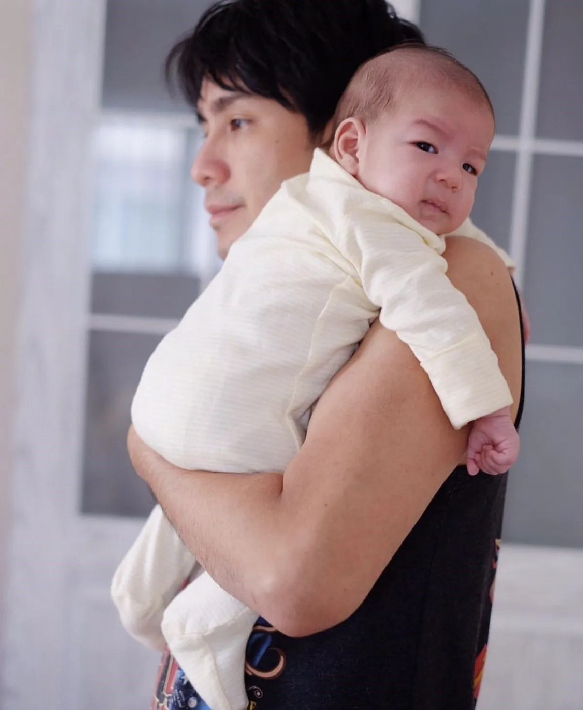 โมเมนต์แสนอบอุ่นของ กัปตัน ภูธเนศ กับบทบาทคุณพ่อลูกหนึ่ง