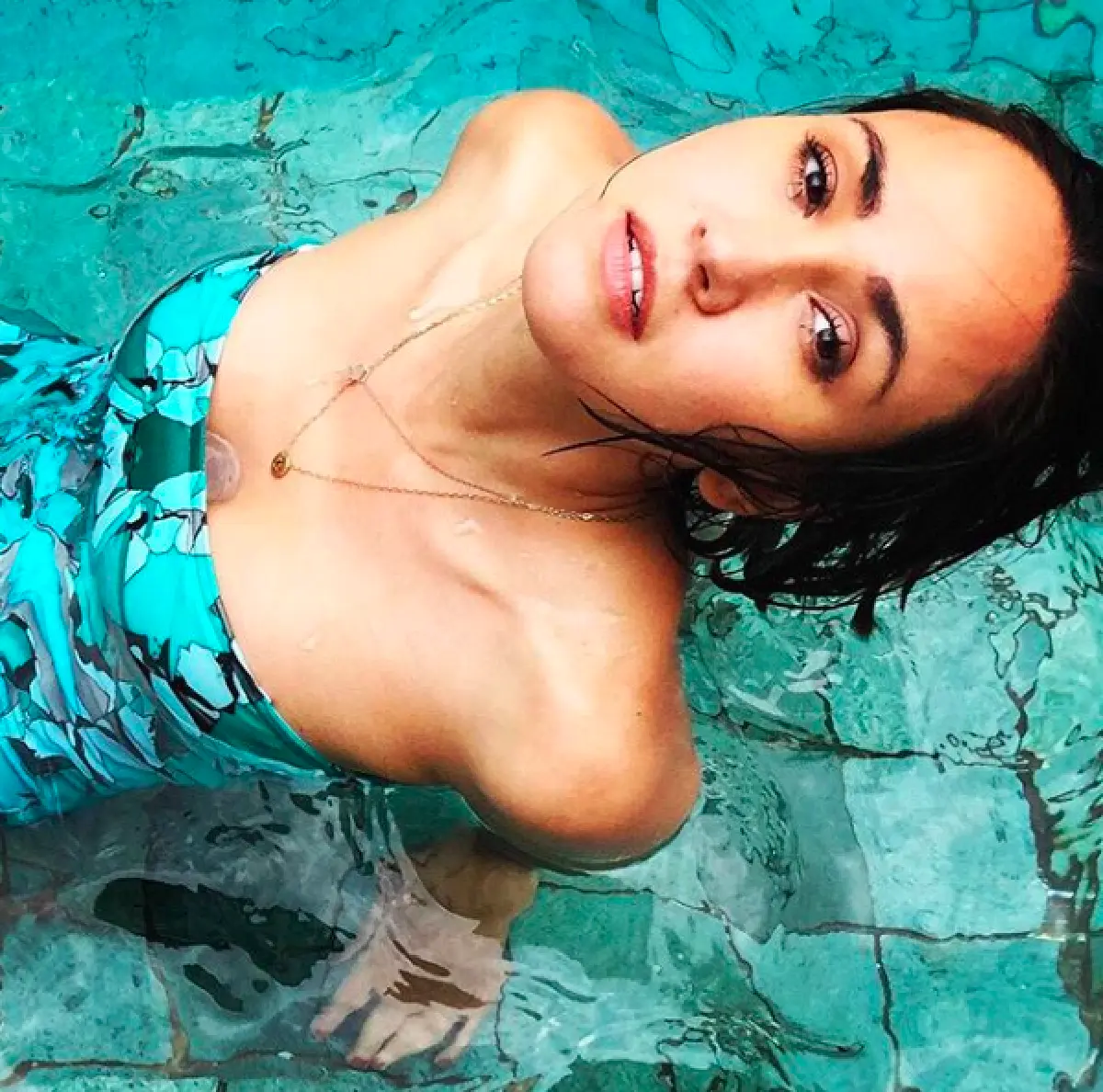 ลูกหนึ่งก็แซ่บได้ “เจนสุดา” โชว์หุ่นเป๊ะ ริมหาด