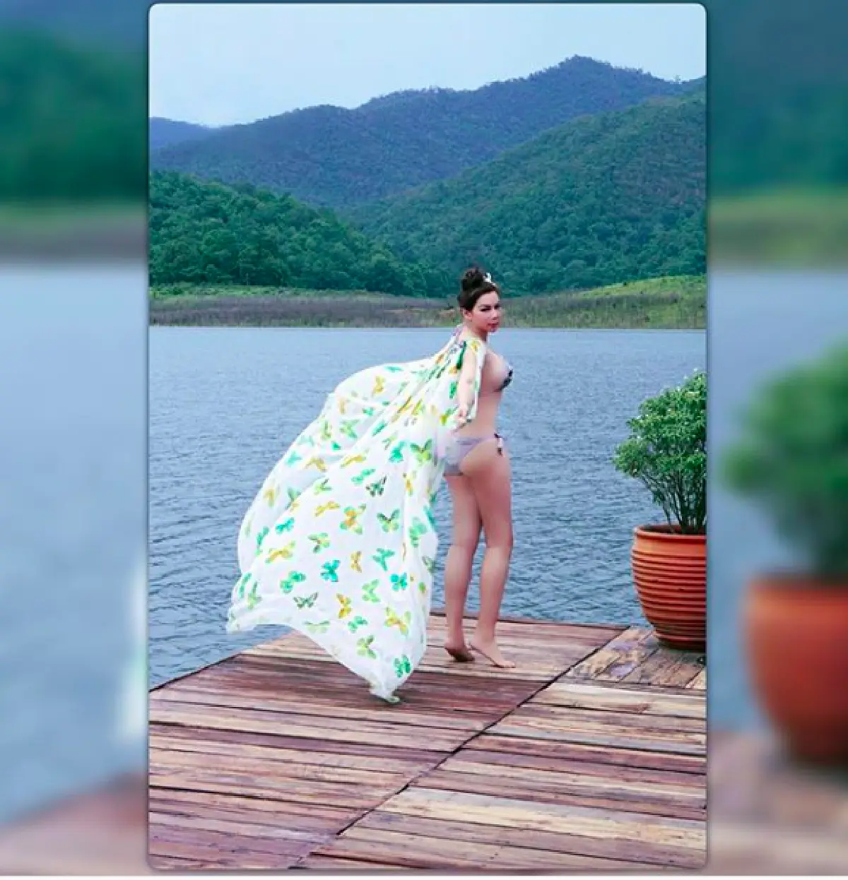 เลข 4 ยังแจ๋ว!  “บุ๋ม” อวดหุ่นสุดปัง ในชุดบิกินี่ตัวจิ๋วสุดแซ่บ