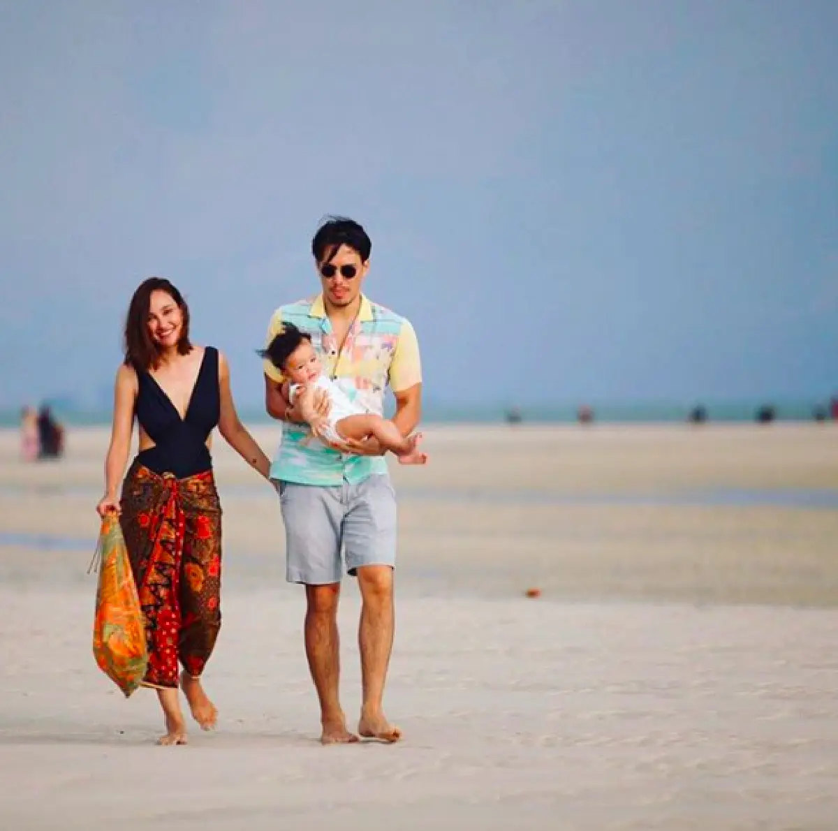 ลูกหนึ่งก็แซ่บได้ “เจนสุดา” โชว์หุ่นเป๊ะ ริมหาด