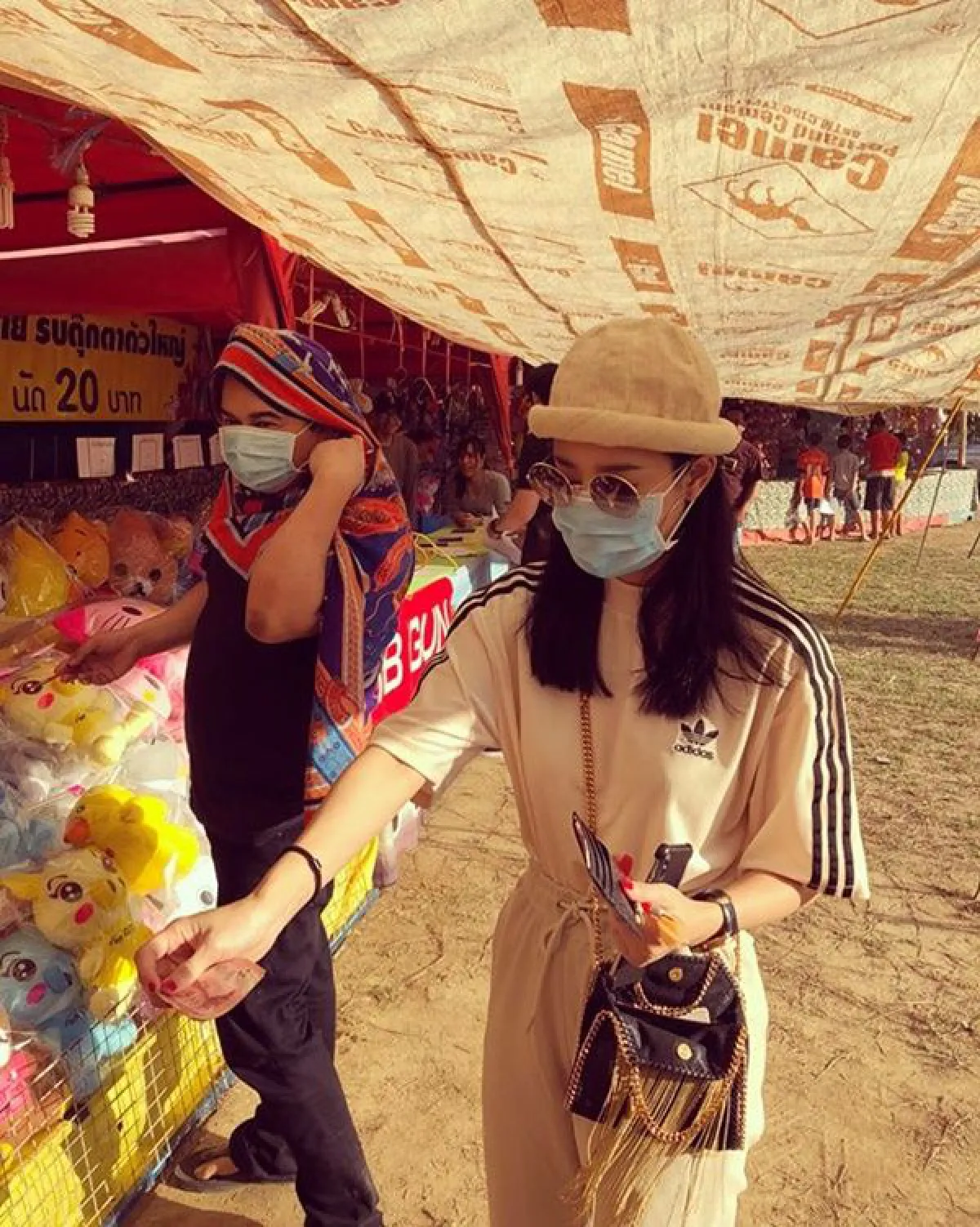 จากที่จำไม่ได้..ก็จำได้! แตงโม-พี่เอ พรางตัวเที่ยวงานวัดที่เชียงใหม่