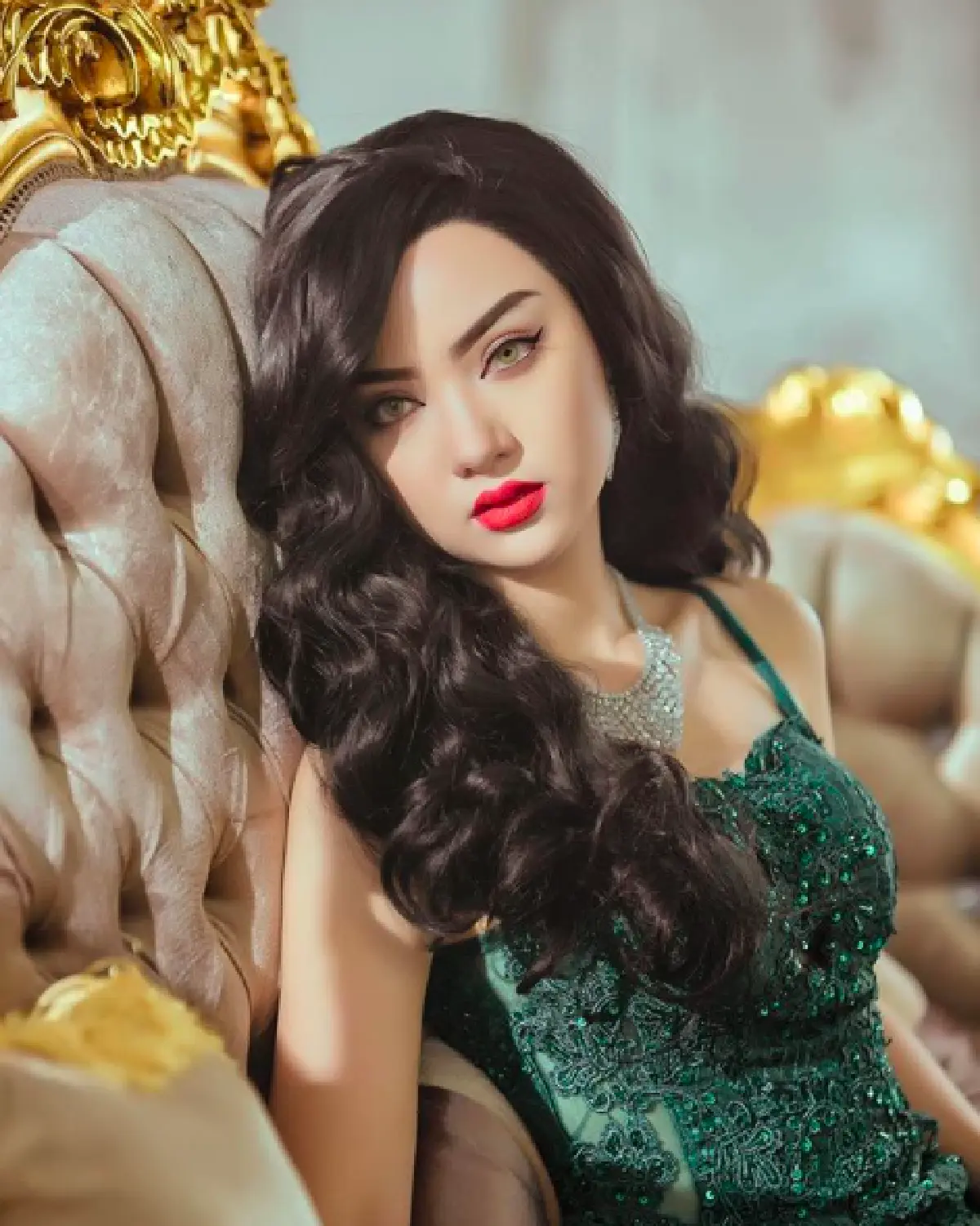 “พลอยชมพู” เปลี่ยนลุคอีกแล้ว จาก “บาร์บี้” สู่ “สาวเปรี้ยว”