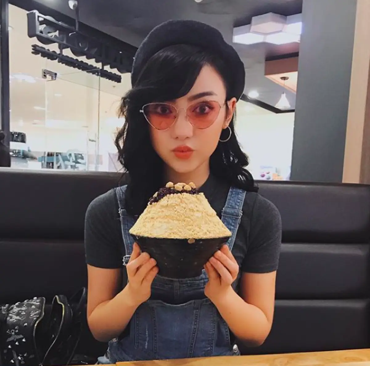 “พลอยชมพู” เปลี่ยนลุคอีกแล้ว จาก “บาร์บี้” สู่ “สาวเปรี้ยว”