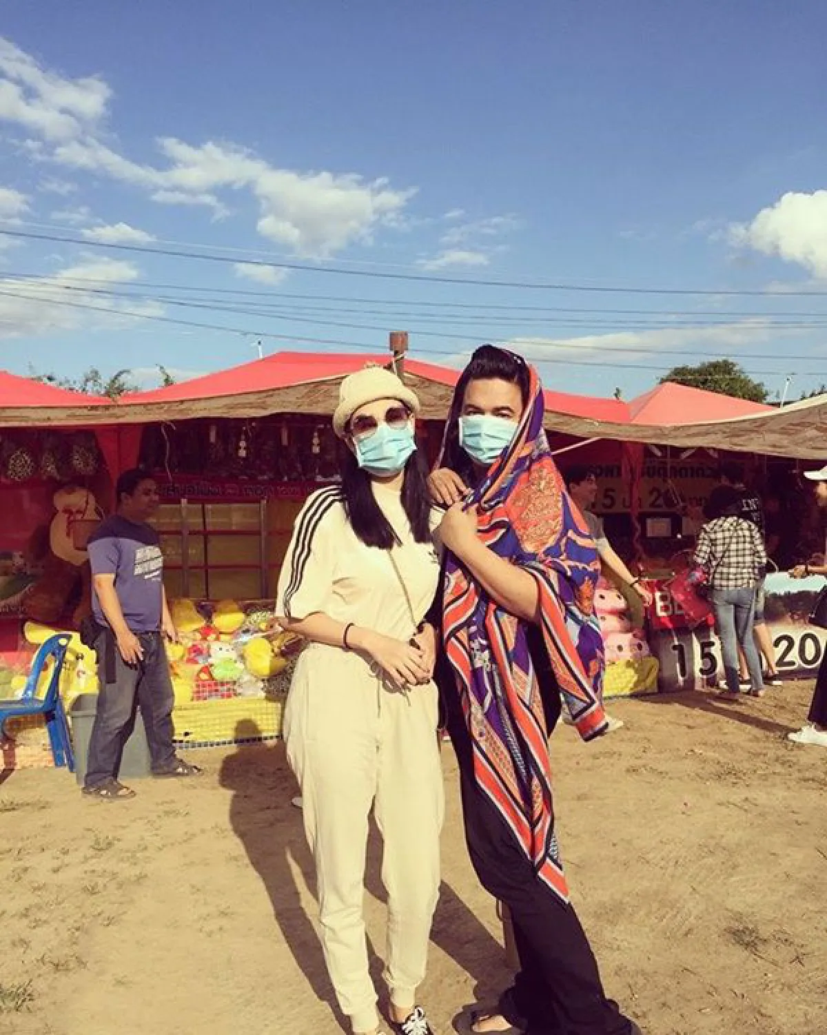 จากที่จำไม่ได้..ก็จำได้! แตงโม-พี่เอ พรางตัวเที่ยวงานวัดที่เชียงใหม่