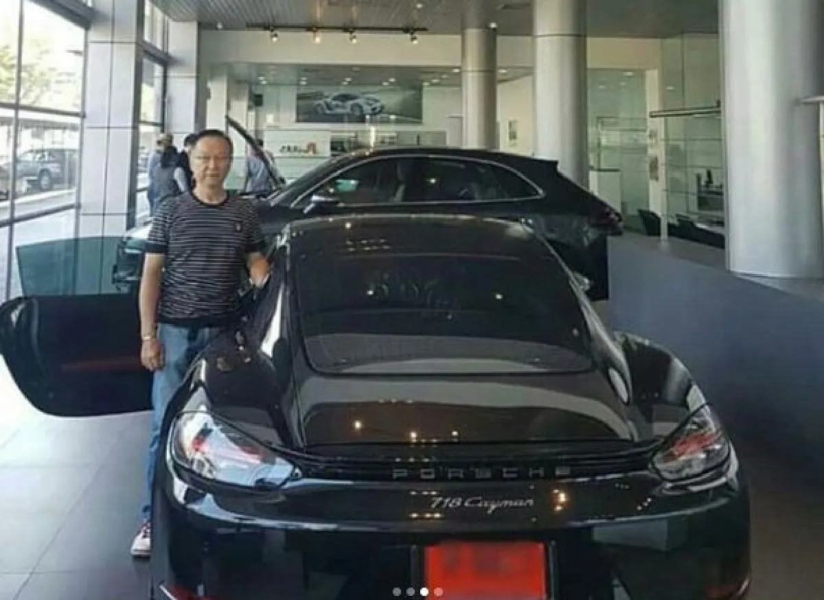 น้ำพักน้ำแรงล้วนๆ! เจมส์ จิรายุ ถอยรถปอร์เช่หรูป้ายแดงให้พ่อแม่