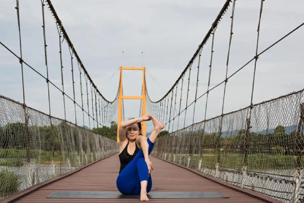 Eka Bhuja Kapotasana Series (Universal Yoga Arm Asana) โยคะท่าอาสนะ