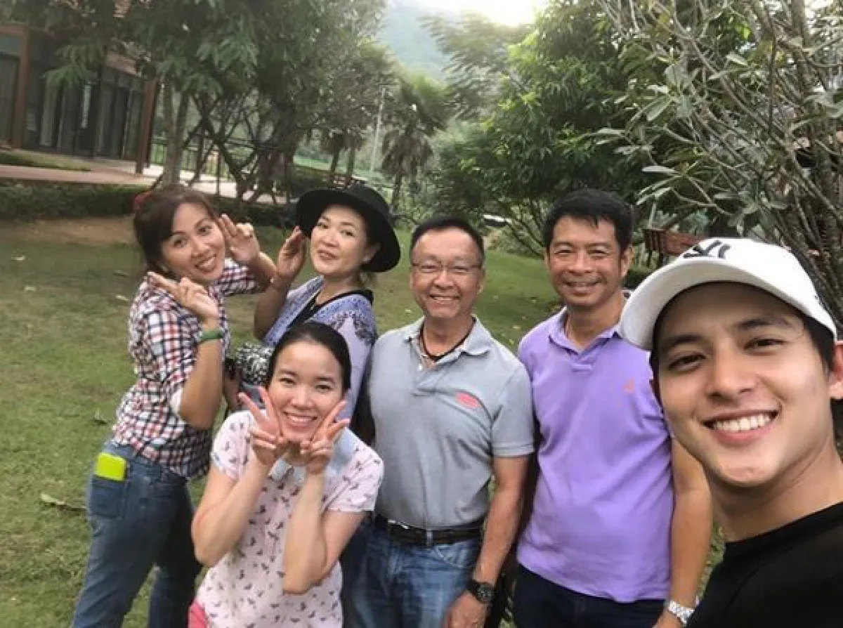 น้ำพักน้ำแรงล้วนๆ! เจมส์ จิรายุ ถอยรถปอร์เช่หรูป้ายแดงให้พ่อแม่