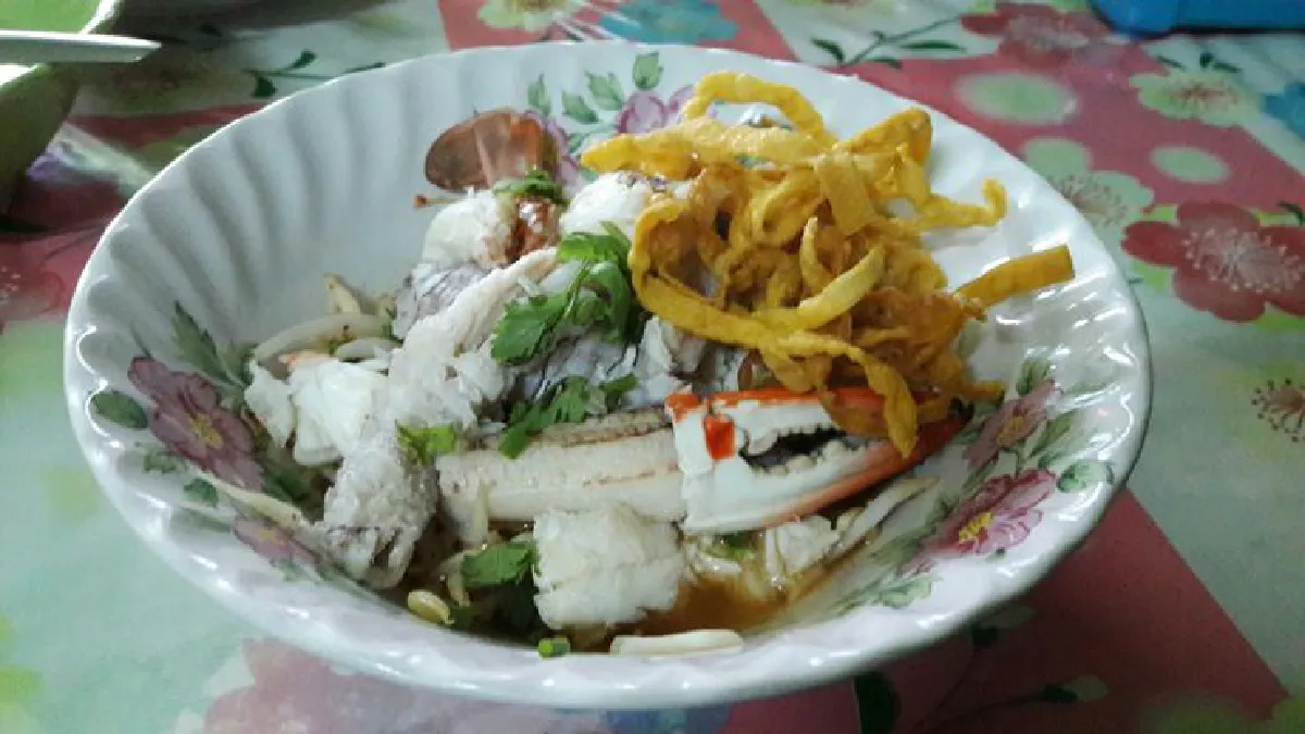 เจ๊อี๊ด ริมน้ำ ‘จันทบูร’ ก๋วยเตี๋ยวทะเล... ปูกั้งเนื้อๆ เน้นๆ