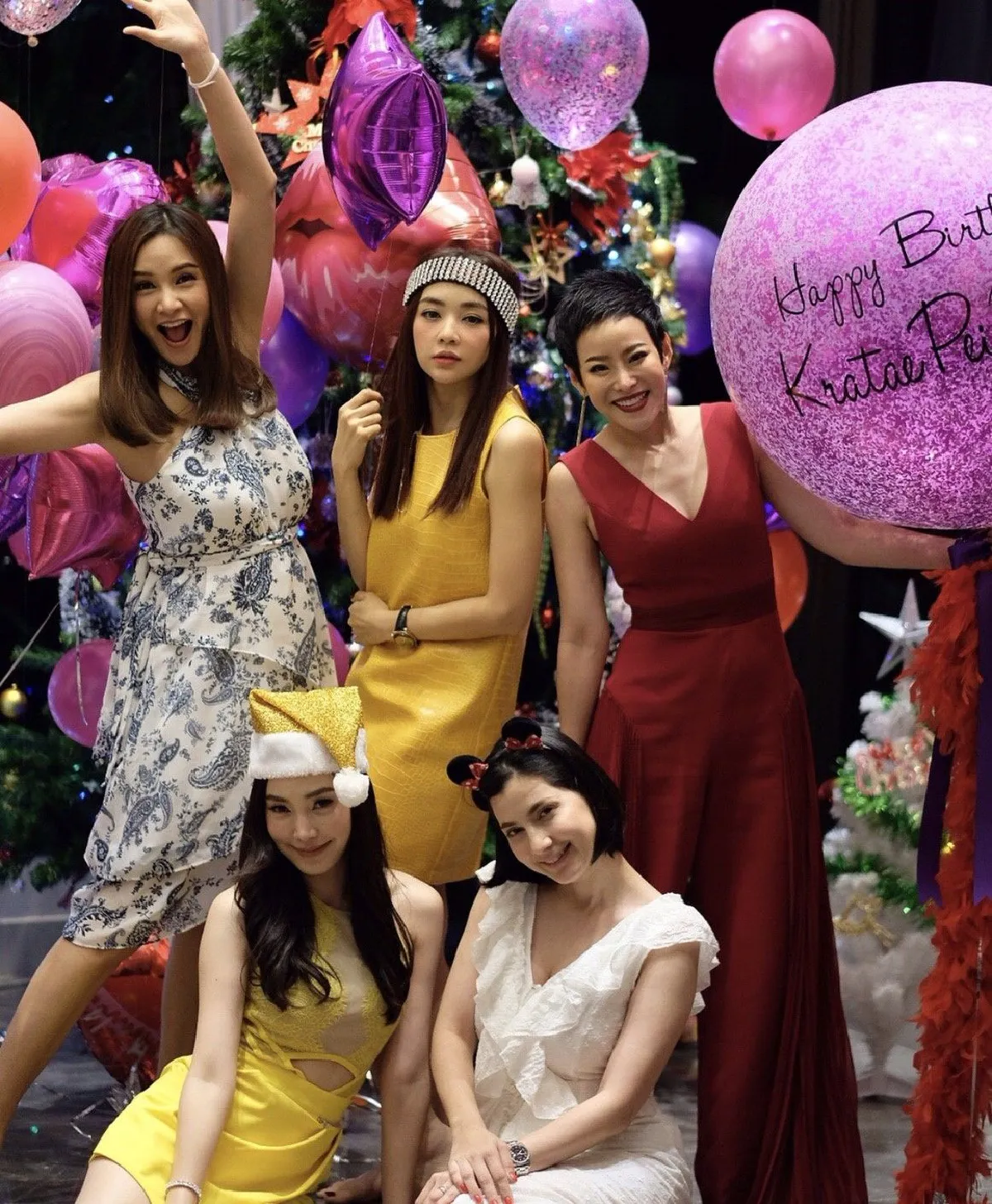 10 ภาพสุดอบอุ่น เป้ย หนิง กระแต แท็กทีมจัดปาร์ตี้วันเกิดพร้อมกัน