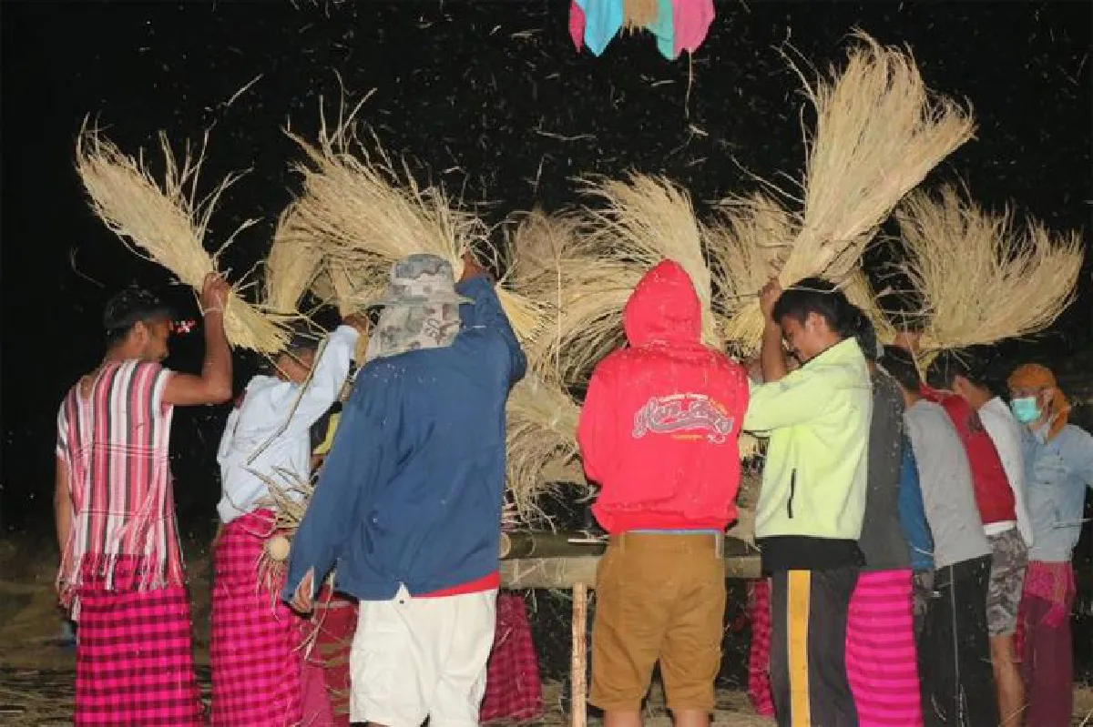 เที่ยวสังขละชมประเพณีฟาดข้าว วัฒนธรรมกะเหรี่ยงกลางป่าทุ่งใหญ่