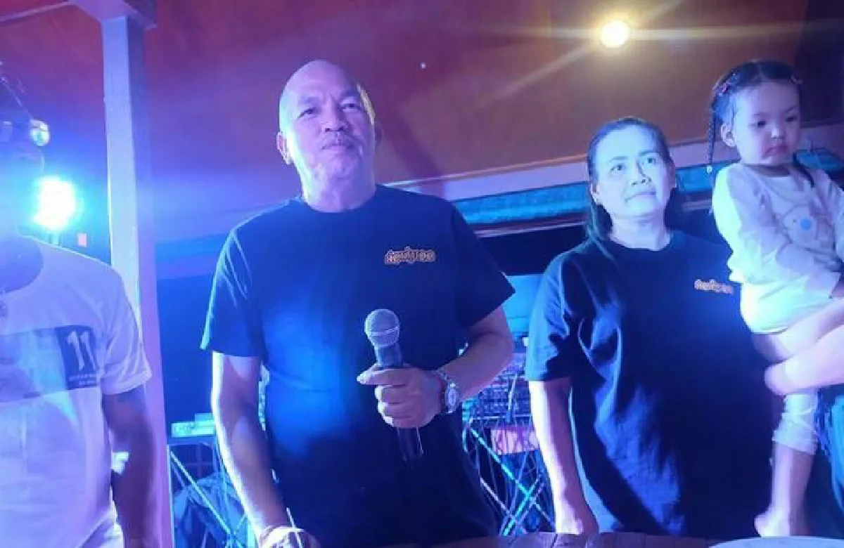 น้าค่อม ชวนชื่น เป่าเค้กฉลองวันเกิดครบ 60 ปีสุดอบอุ่น