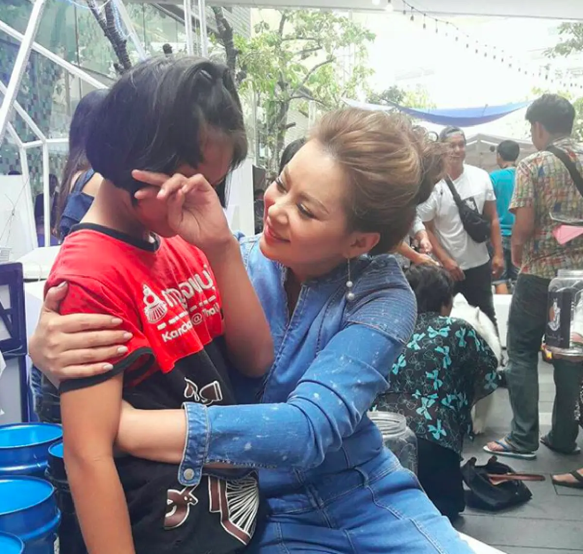 นางฟ้าตัวจริง! “บุ๋ม” รับ "น้องนิหนุ่น" เป็นลูกบุญธรรม พร้อมเผยเรื่องราวชีวิตแสนรันทด