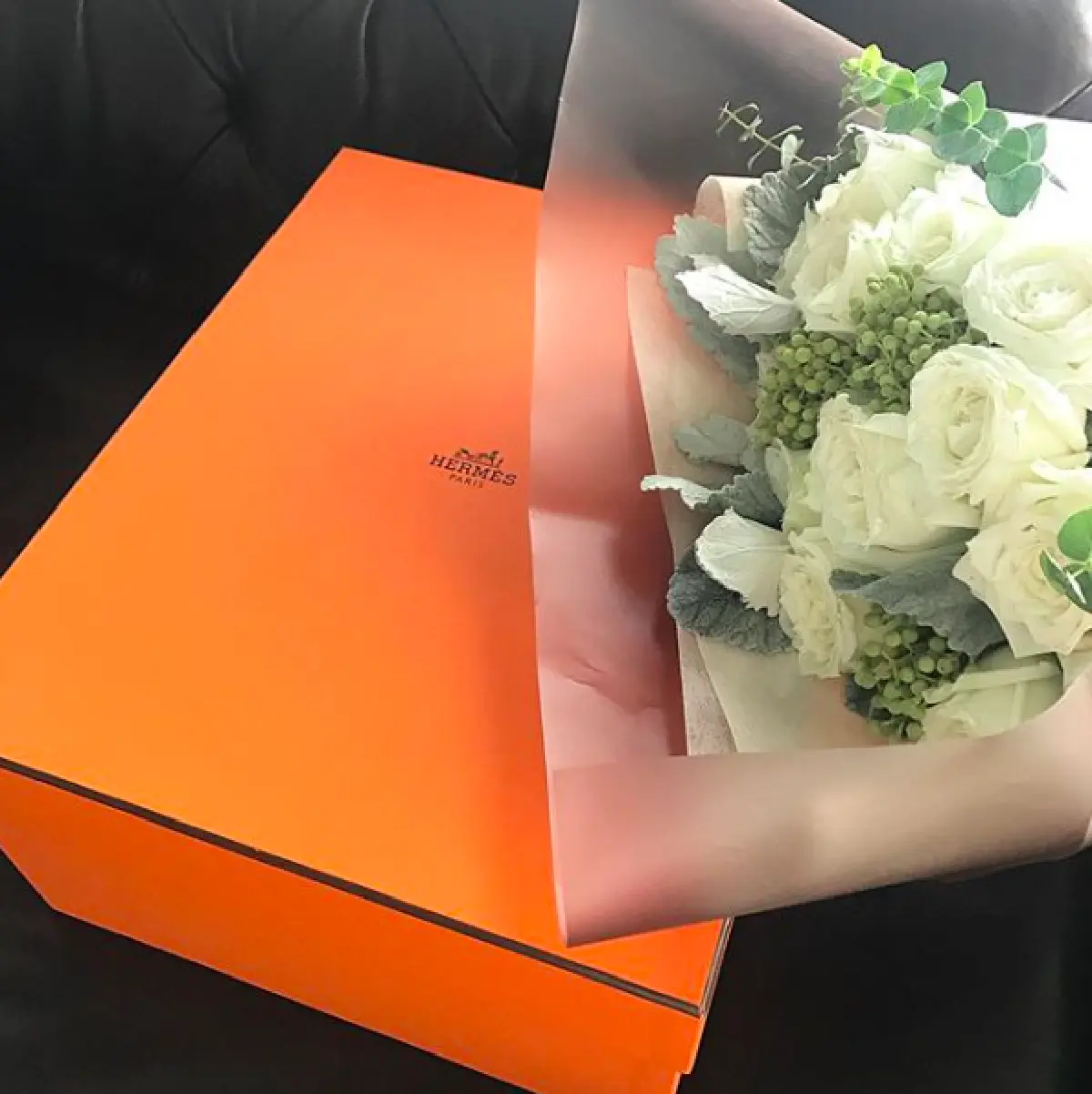 ไม่โสดแล้ว! “กิ๊บซี่” โพสต์ภาพจับมือหนุ่มปริศนา ขณะควงกันดินเนอร์หรู