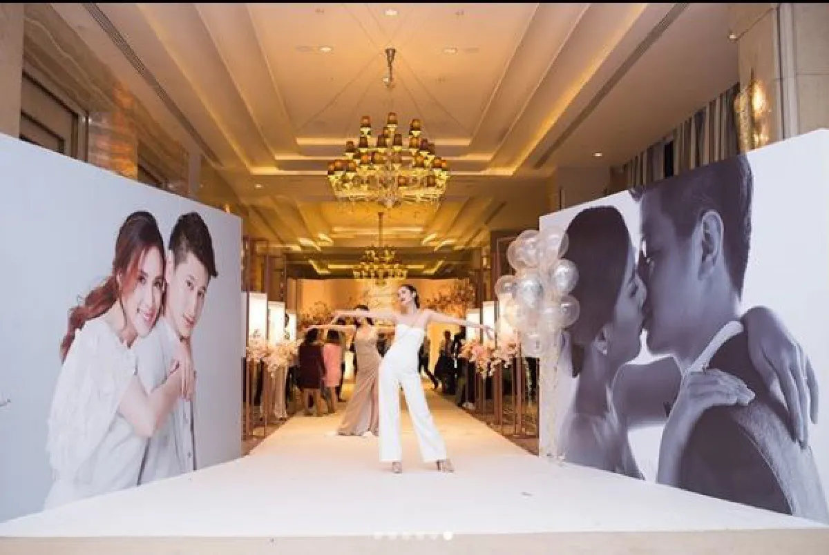 สนุกกันได้ทุกที่! ขวัญ-เกรซ โพสท่าสุดเหวี่ยงร่วมงานแต่งเพื่อนสาว