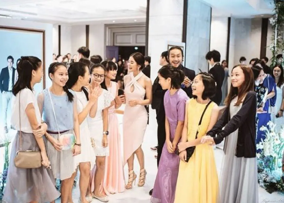 มีความเขินเบาๆ! ก้อย-ตูน แต่งตัวสวยหล่อออกงานคู่งานแรกของปี