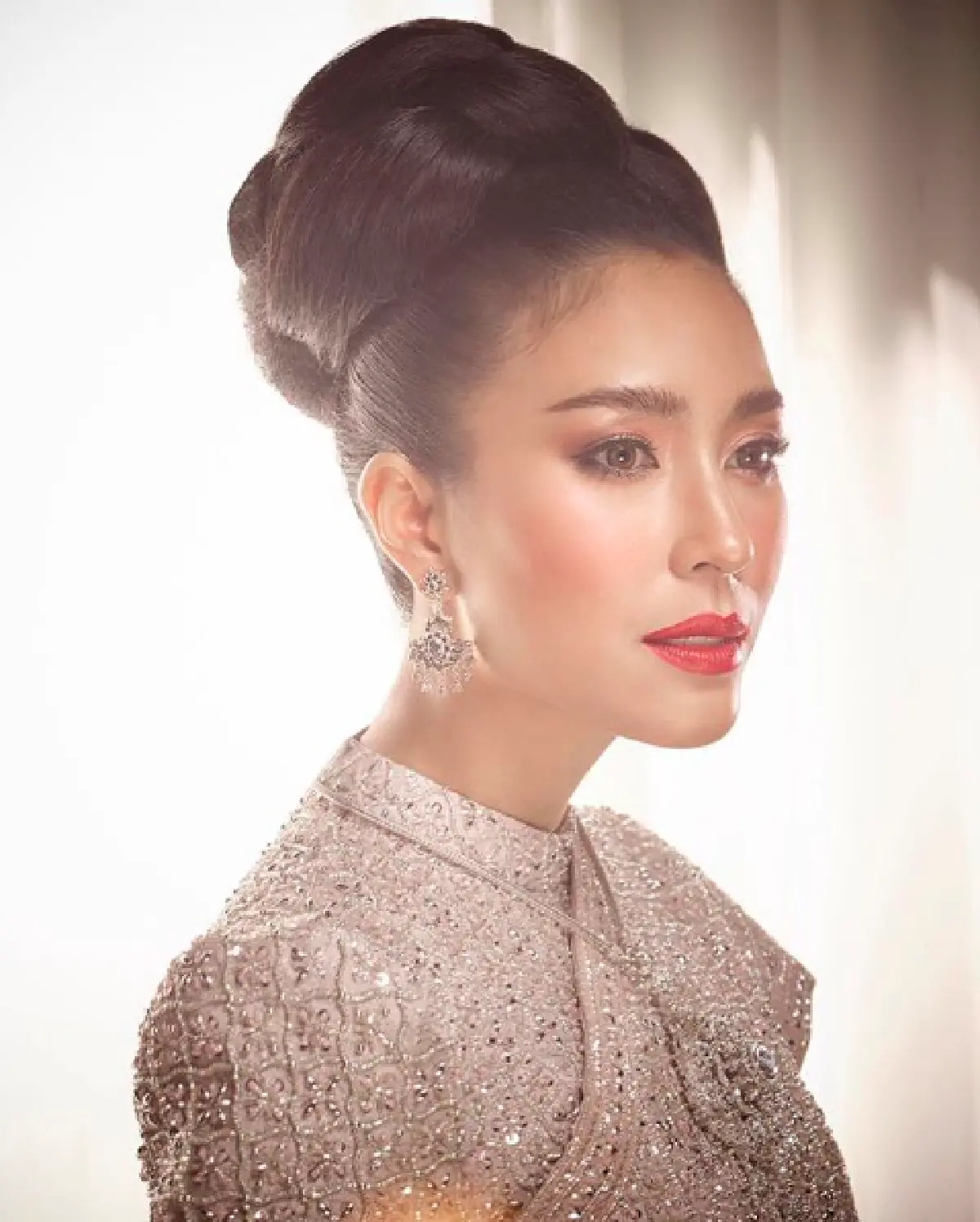 “จุ๋ย” สวยมาก! ในชุดไทยศิวาลัยสุดงดงาม