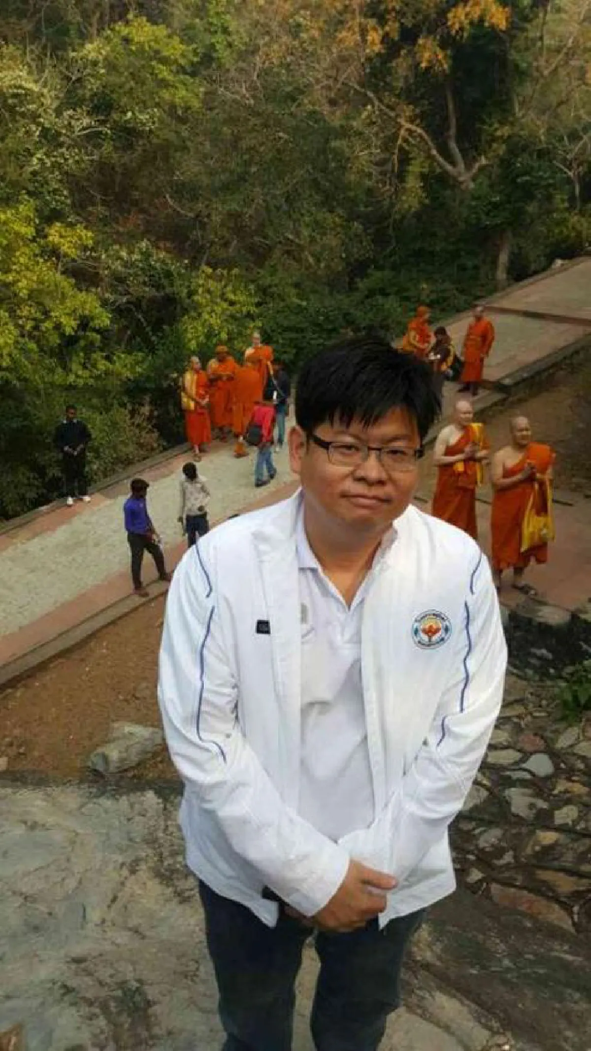 นพ.อิสระ อริยะชัยพาณิชย์ แพทย์อาสาโครงการบวชพระถวายพระสังฆราช ณ อินเดีย