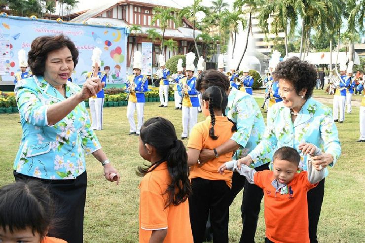 สภาสตรีแห่งชาติเปิดบ้านมนังคศิลาจัดงานวันเด็ก สภาสตรีแห่งชาติเปิดบ้านมนังคศิลาจัดงานวันเด็ก