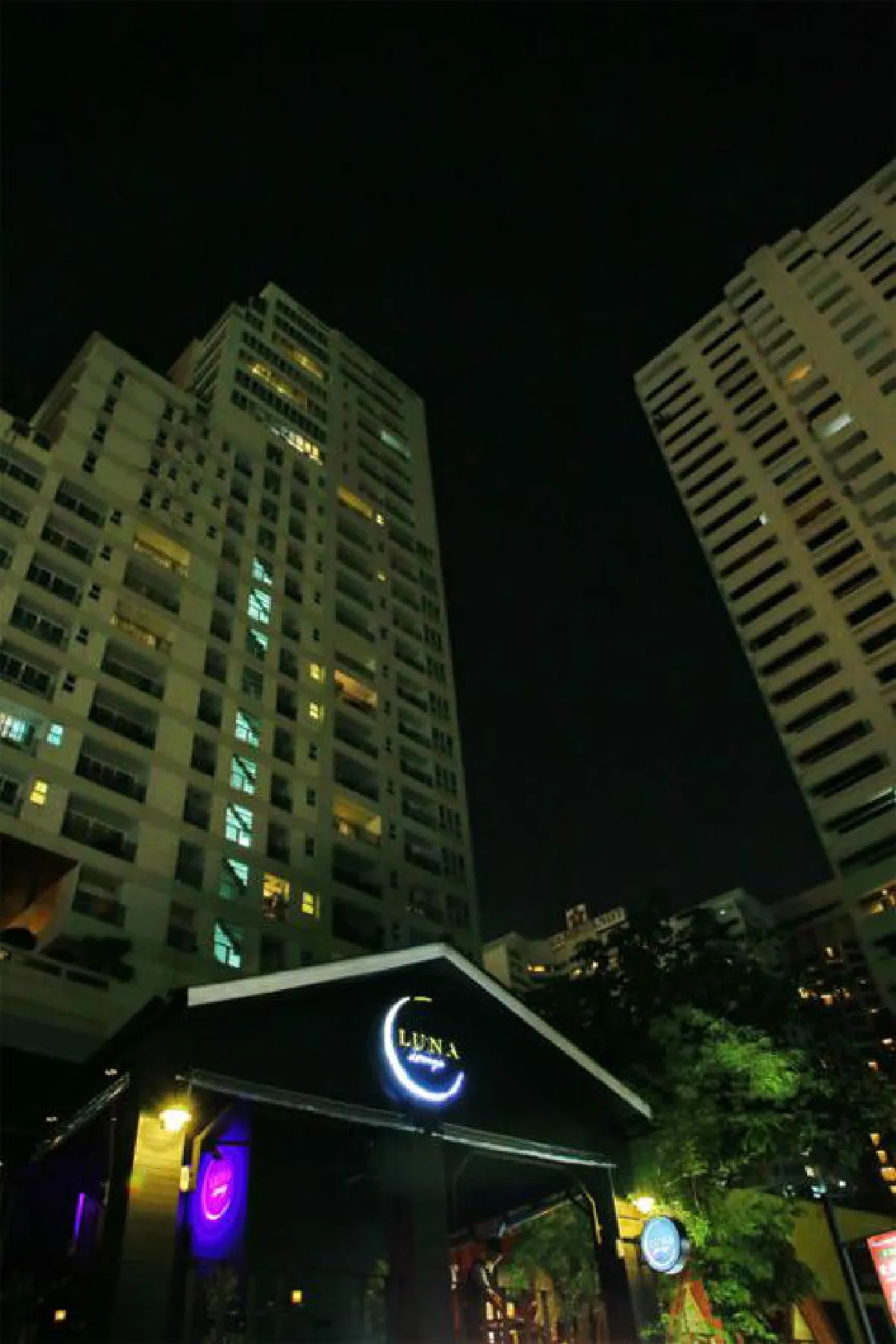 ลูน่า เลานจ์ แหล่งแฮงเอาต์กลางกรุง