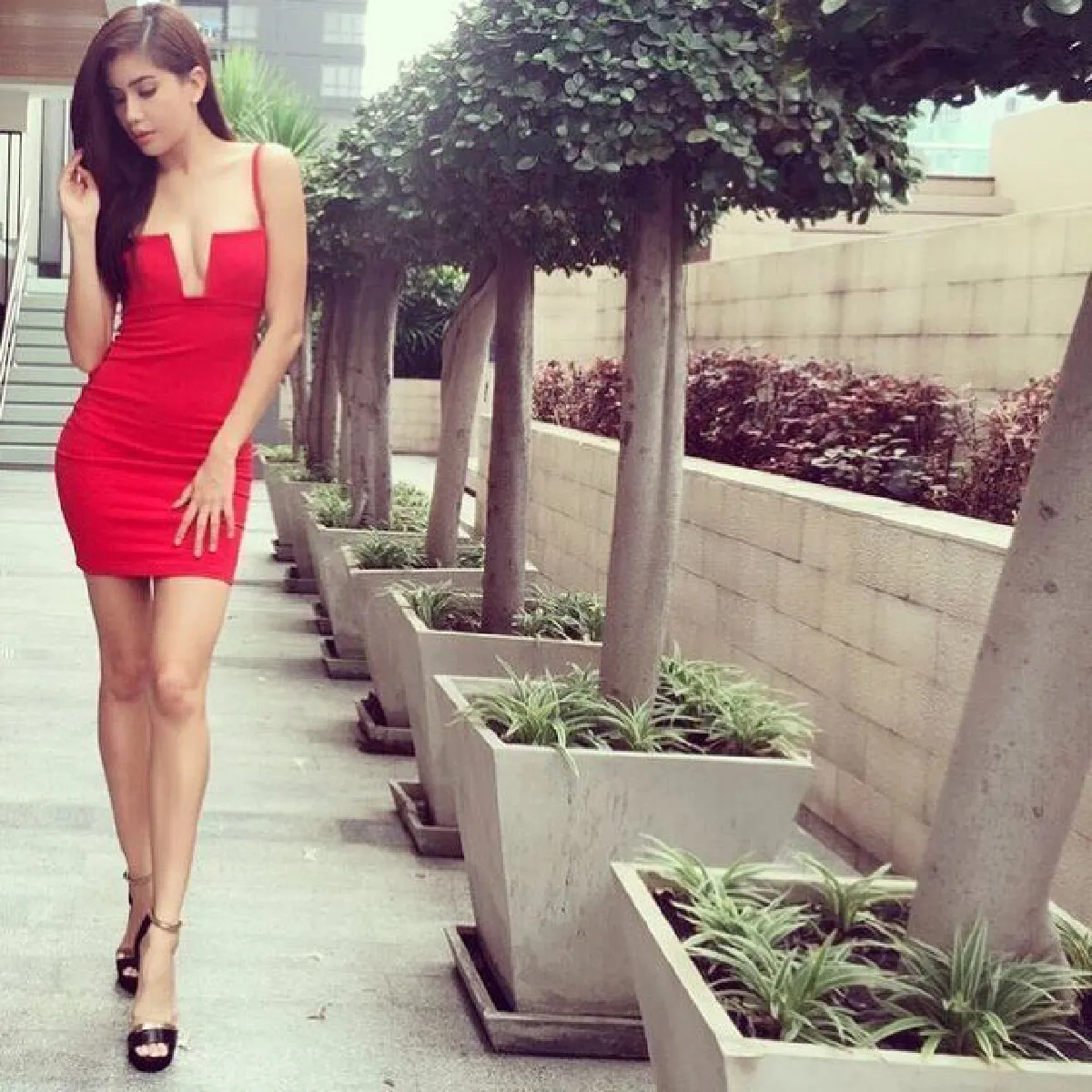 หุ่นไม่ดีจริง..ใส่ไม่ได้กับชุด "Latex Dress” ของเหล่าซูปตาร์