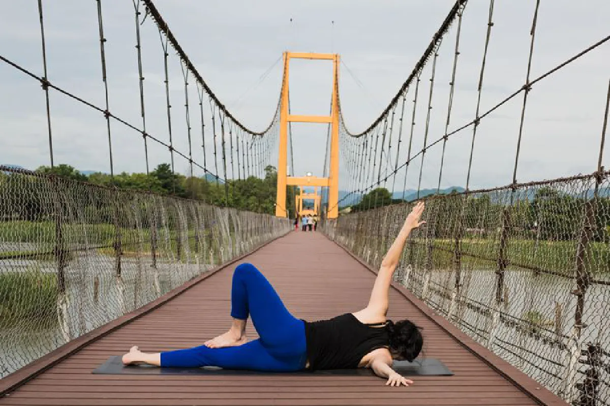 Eka Bhuja Swastikasana 1 Variations : (Universal Yoga Arm Asana) อาสนะท่าประยุกต์